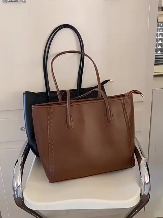 Large capacity tote bag! #totebag #largecapacitybag #bagsforwomen #leathertotebag #fashionbag