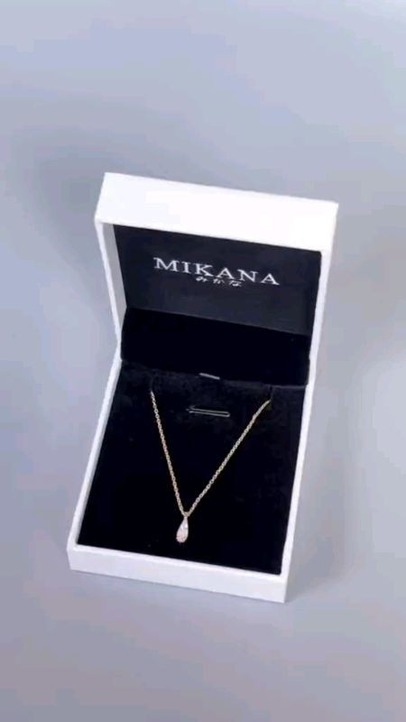 MIKANA Necklace 🌸✨ Non-tarnished and hypoallergenic #Mikana #mikananecklace #accesories #WomenEssentials #MasMuraSaShopee #ShopeePHPaydaySale
