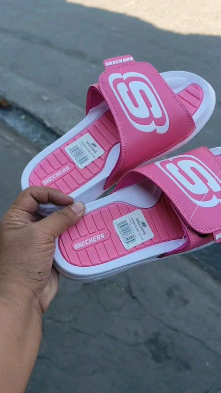 New S-shaped Textured Flip-flop Breathable, non-slip Outdoor Casual Slippers..#masmurasashopee #masmurasashopee #skechers #Slides