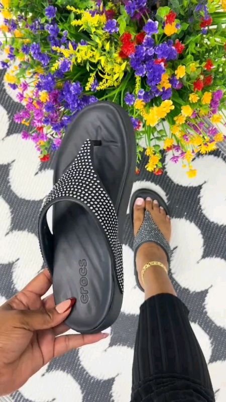 #crocs womens getaway gems triangle flip in #freecoinsInshopeevideo #triangle #gems#getaway #flipIn #ShopeePHPaydaySale #MASMURASASHOPEE #💯✅❤️ #fyp