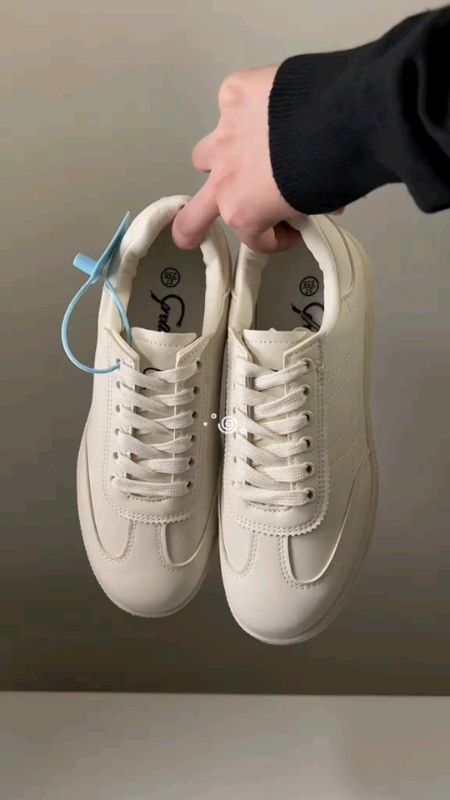 Another sneaker for you! 😊 Corolla sneakers for women! 😱💯✨ Checkout niyo na to mga mii! #Sneakers #OOTD #goodquality #FreeCoinsInShopeeVideo #fyp