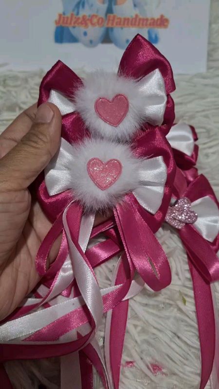 using pompoms to elevate the hairbows #hair #hairbows #pompom