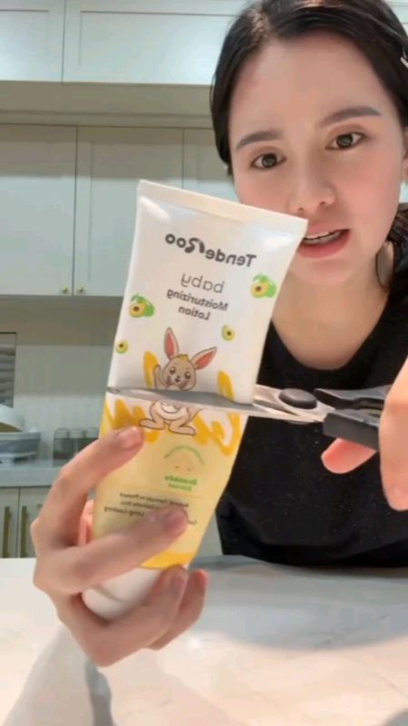 Sisimutin natin ang Tenderoo Moisturizing Lotion na ito 😁♥️ #TendeRoo #MasMuraSaShopee #FreeCoinsSaShopeeVideo #freecoinssashopee #freecoins
