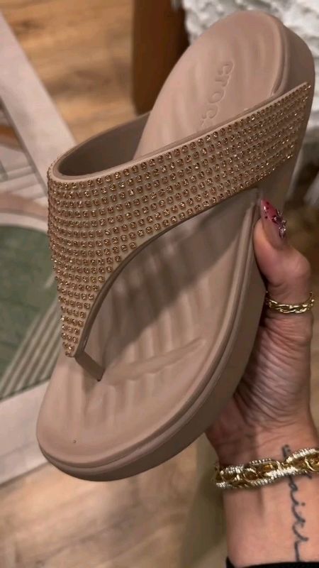 #crocs womens getaway Gems triangle flip in #womens #getaway#gems#triangle#flipIn #ShopeePHPaydaySale #MASMURASASHOPEE #freecoinsInshopeevideo#💯✅❤️