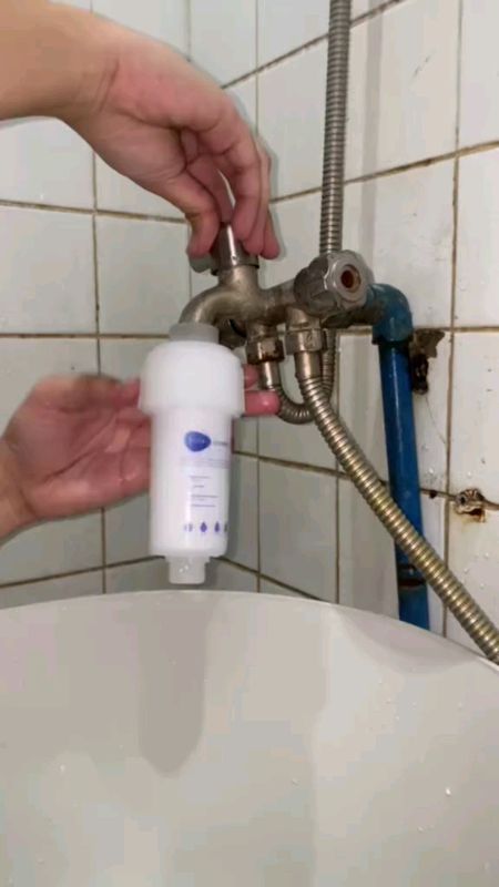 Hindi lang pala sa damit, pati sa skin at buhok mo, apektado ng maruming tubig 😭💧 Buti nalang may wa