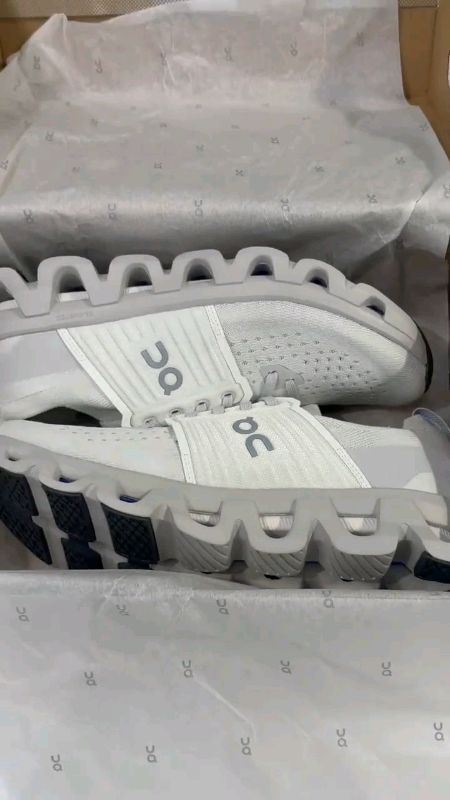 #cloudswift 4 womens running shoes#cloudshift4#runningshoes#freecoinsInShopeevideo #HUGOTSASHOPEE #MASMURASASHOPEE #💯✅❤️