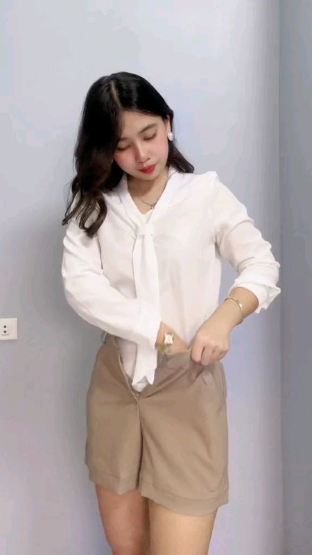 Korean Version White Top #FreeCoinsInShopeeVideo #skirt #croptop #maxi #trouser #knitted #elegant #floral #cardigan #top #vest #dress #terno #coords