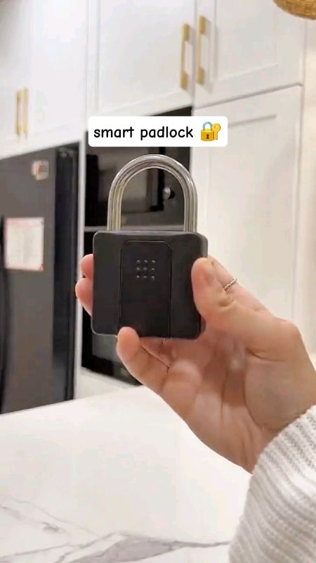 #smartpadlock for your #modernhouse #fingerprint #waterproof #padlock #fingerprintpadlock #MasMuraSaShopee #shopee #lock