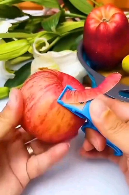 Fruit Vegetable Peeler Stainless Steel Peeler Ring Portable Manual Potatoes Peeler Kitchen Tool #MasMuraSaShopee #fruitpeeler #peeler #vegetablepeeler
