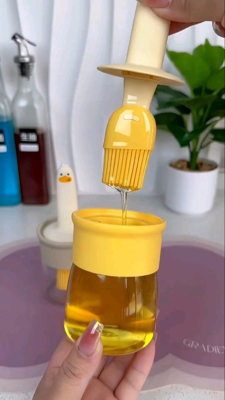 OIL DISPENSER WITH BRUSH #trending #highlight #masmurasashopee #MasMuraSaShopee #ShopeePHPaydaySale #freecoins