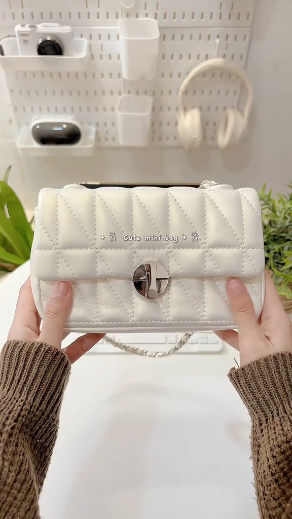 New RAINSMORE white mini square bag—will it steal your heart?Small but spacious! Get yours now 🤍#rainsmore #squarebag #ootdfashion #fashionbag